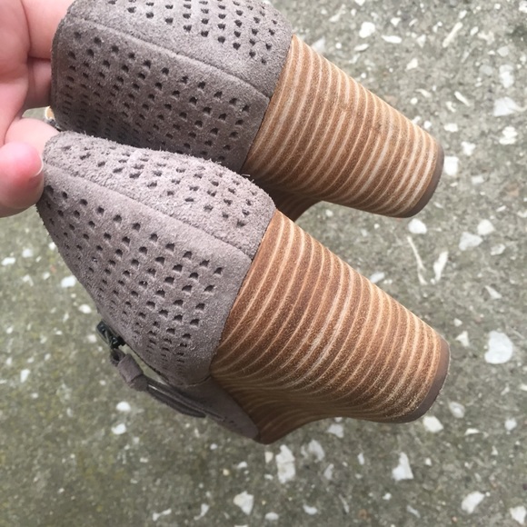 Lucky Brand | Open toe Stacked heel Suede Wedges! - Picture 8 of 9